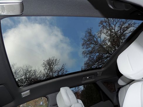 New 2026 Cadillac Optiq Luxury 2 image 14