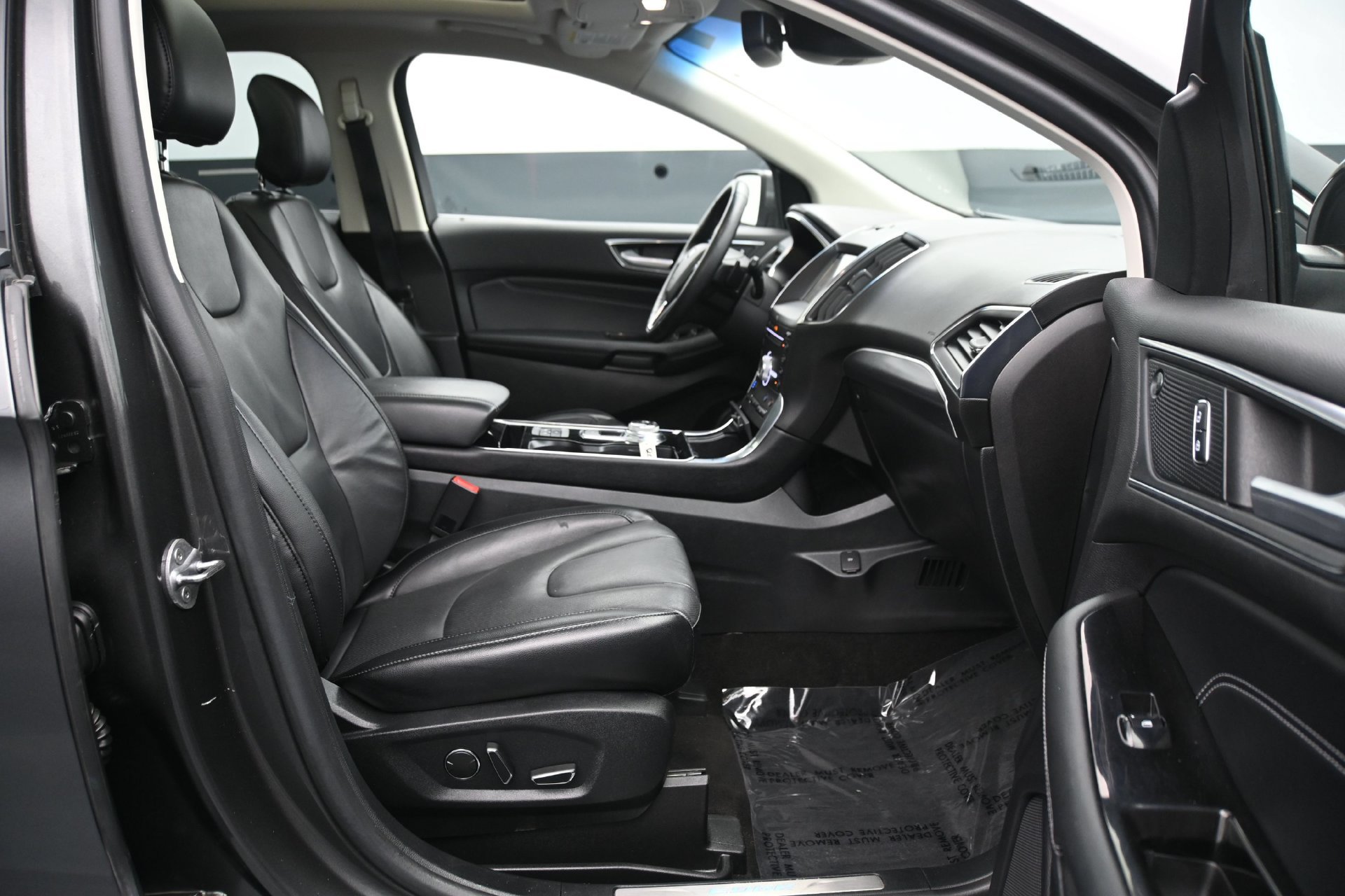 Used 2019 Ford Edge Titanium w/ Equipment Group 301A AWD/4WD image 13