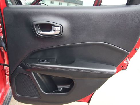 Used 2019 Jeep Compass Altitude image 40