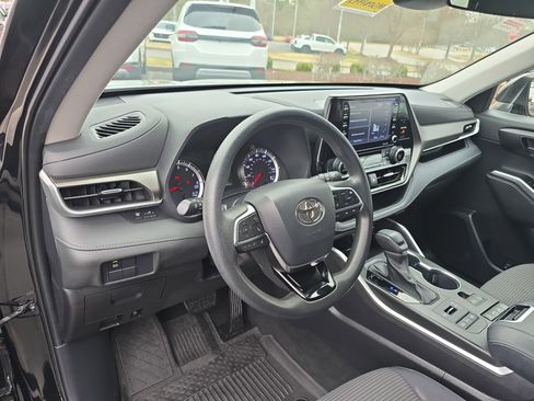 Used 2021 Toyota Highlander L image 15