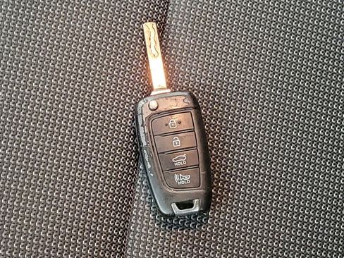Used 2022 Hyundai Accent SE w/ Cargo Package FWD image 32