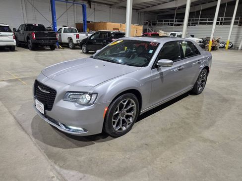 Used 2018 Chrysler 300 S w/ Safetytec Plus Group RWD image 2