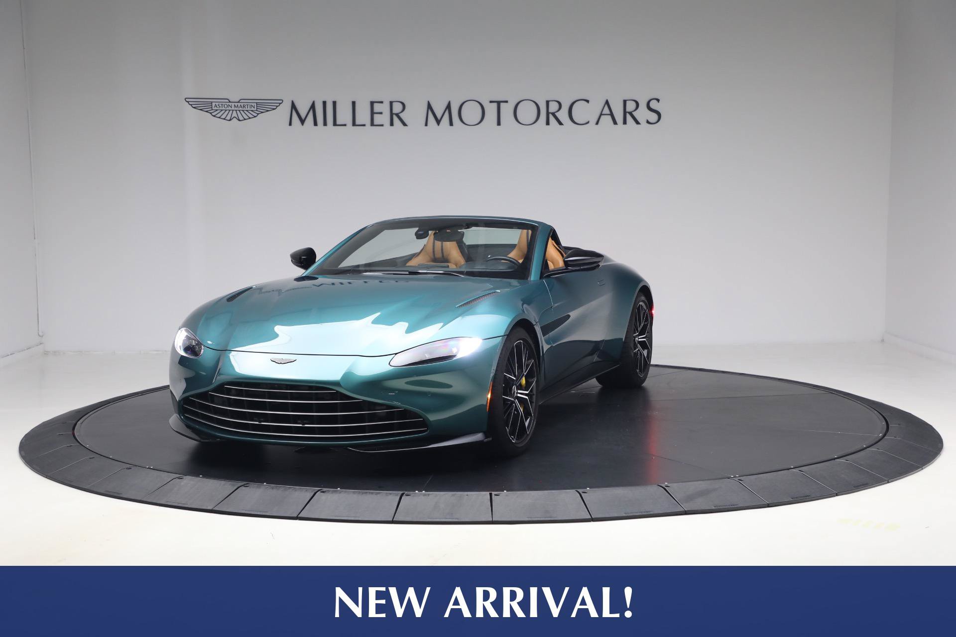 Used 2023 Aston Martin V8 Vantage Roadster RWD image 1