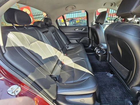 Used 2017 Alfa Romeo Giulia image 17