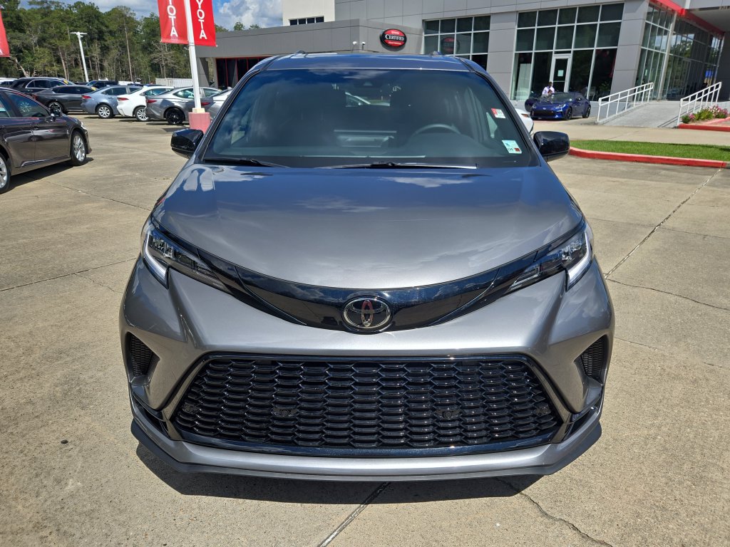 Used 2026 Toyota Sienna XSE FWD image 4