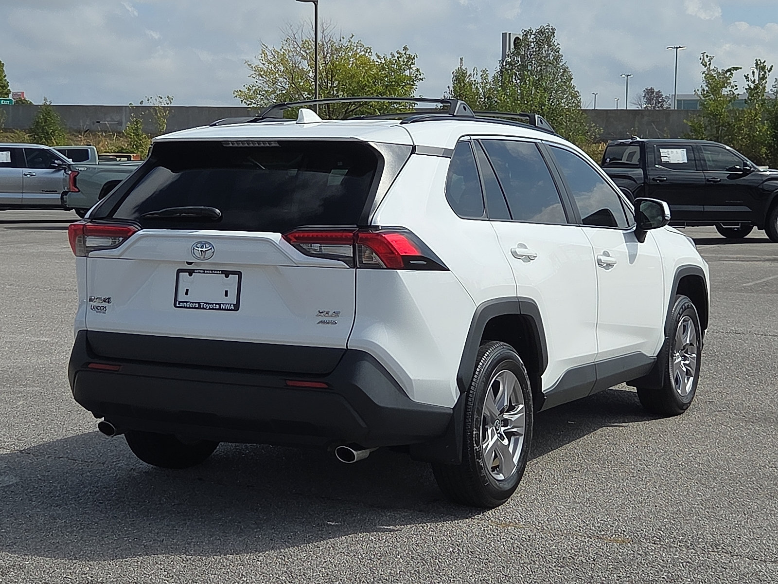 Used 2023 Toyota RAV4 XLE AWD/4WD image 5