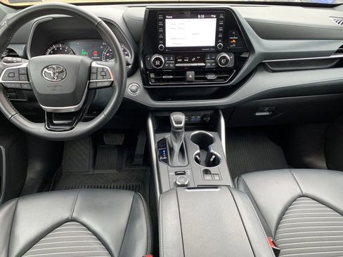 Used 2022 Toyota Highlander XSE image 16