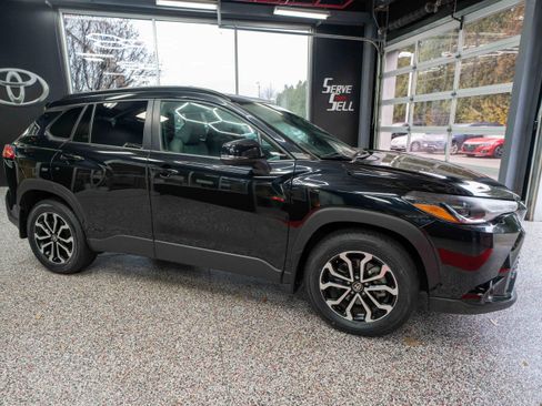 Used 2023 Toyota Corolla Cross SE image 5