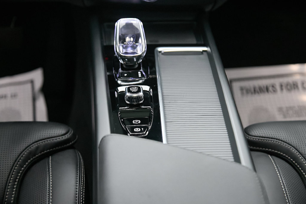 Certified 2026 Volvo XC60 T8 Ultra AWD/4WD image 30