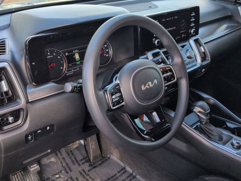 Used 2022 Kia Sorento LX image 10