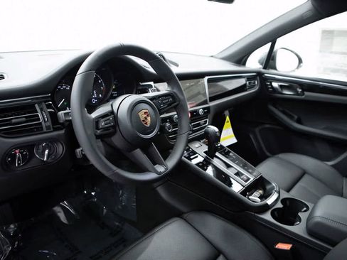 Certified 2026 Porsche Macan Turbo AWD/4WD image 4
