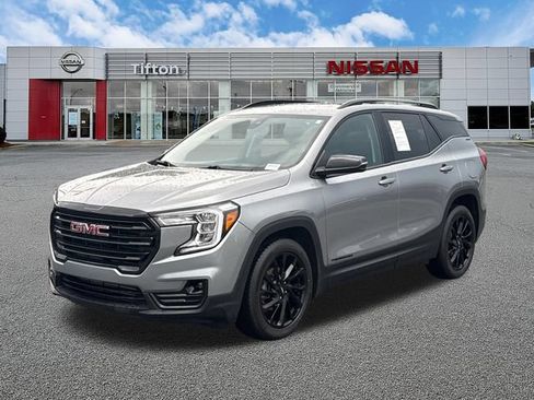 Used 2023 GMC Terrain SLT w/ Infotainment Package II FWD image 3