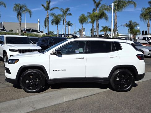 Certified 2022 Jeep Compass Latitude image 2