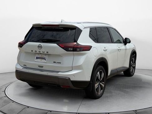 Used 2025 Nissan Rogue SL AWD/4WD image 3