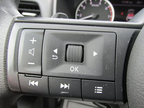 Used 2023 Nissan Rogue S AWD/4WD image 15