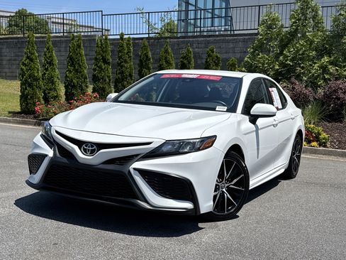 Used 2021 Toyota Camry SE FWD image 5