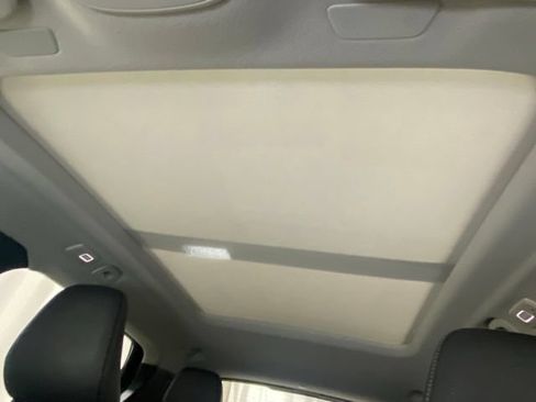 Certified 2025 Volvo XC40 B5 Plus AWD/4WD image 25