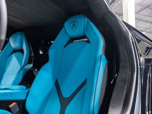Used 2025 Lamborghini Revuelto image 44