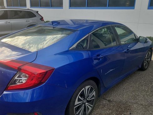 Used 2018 Honda Civic EX-T image 3