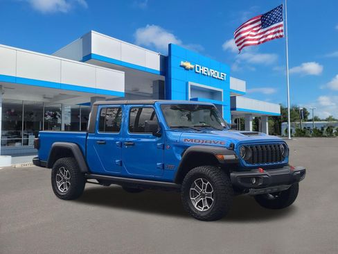 Used 2024 Jeep Gladiator Mojave AWD/4WD image 2