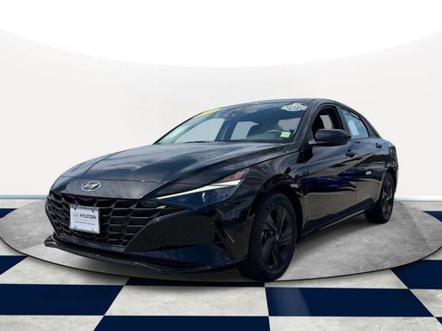 Certified 2023 Hyundai Elantra SEL w/ Cargo Package FWD image 3