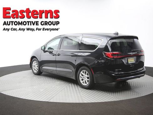 Used 2023 Chrysler Pacifica Touring-L FWD image 66