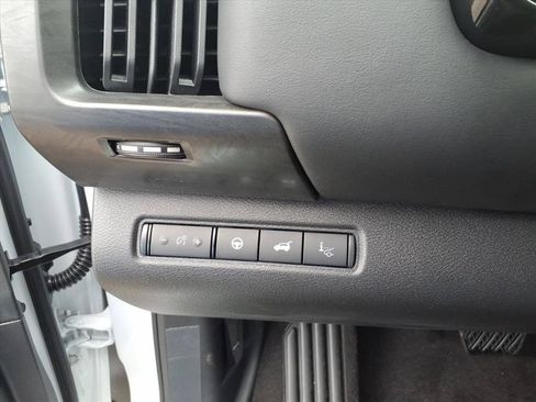 New 2026 Nissan Pathfinder Platinum AWD/4WD image 17
