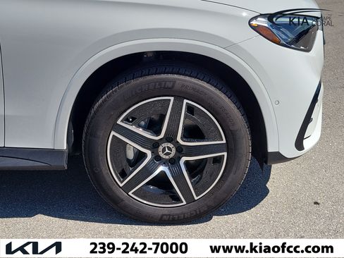 Used 2025 Mercedes-Benz GLC 300 4MATIC image 7