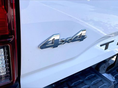 Used 2019 Toyota Tacoma SR w/ SR Convenience Package image 8