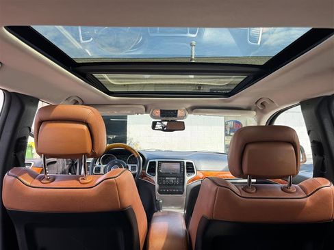 Used 2013 Jeep Grand Cherokee Overland image 32