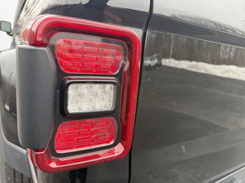 Certified 2023 Jeep Gladiator Overland w/ LED Lighting Group image 21