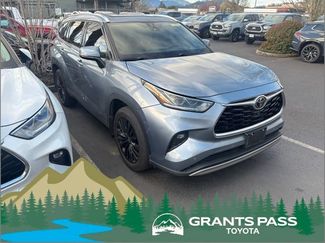 Used 2020 Toyota Highlander Platinum video 1