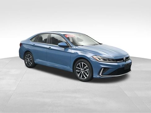 Used 2025 Volkswagen Jetta SE FWD image 7