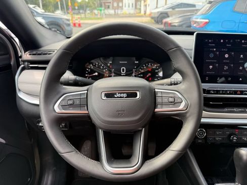 Used 2025 Jeep Compass Limited AWD/4WD image 23