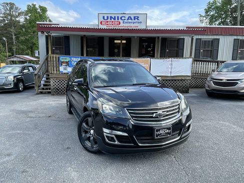 Used 2017 Chevrolet Traverse LT w/ Graphite Special Edition FWD image 1