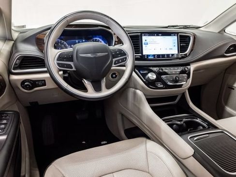 Used 2021 Chrysler Pacifica Limited w/ Premium & Safety Sphere Group AWD/4WD image 8
