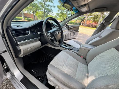 Used 2012 Toyota Camry LE FWD image 12