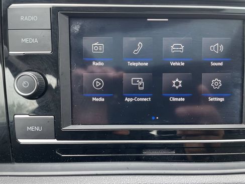 Used 2024 Volkswagen Jetta SE FWD image 19