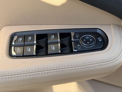 Certified 2022 Porsche Macan image 23