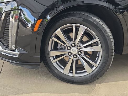 Used 2024 Cadillac XT6 Premium Luxury w/ LPO, Floor Liner Package AWD/4WD image 8