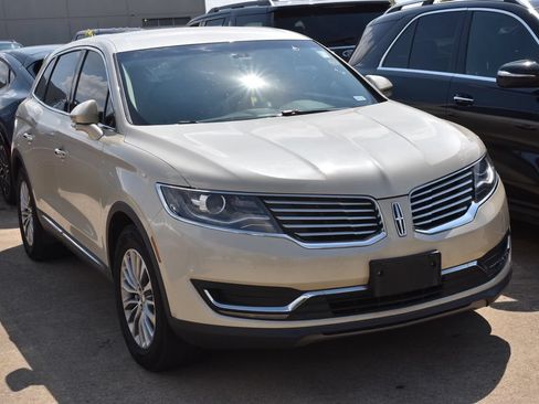 Used 2018 Lincoln MKX Select w/ Select Plus Package FWD image 4