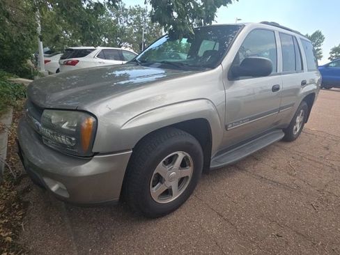 Used 2002 Chevrolet TrailBlazer LT w/ Preferred Equipment Group AWD/4WD image 2