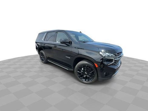 Used 2022 Chevrolet Tahoe LT w/ Luxury Package AWD/4WD image 2