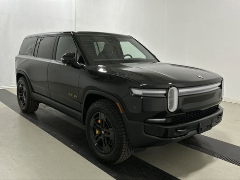 Used 2025 Rivian R1S Premium image 7