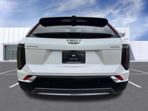Certified 2025 Cadillac Optiq Luxury 2 w/ LPO, Floor Liner Package AWD/4WD image 11
