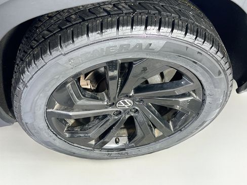 Used 2023 Volkswagen Atlas SE image 31