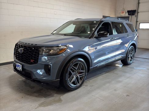 Used 2025 Ford Explorer ST image 46