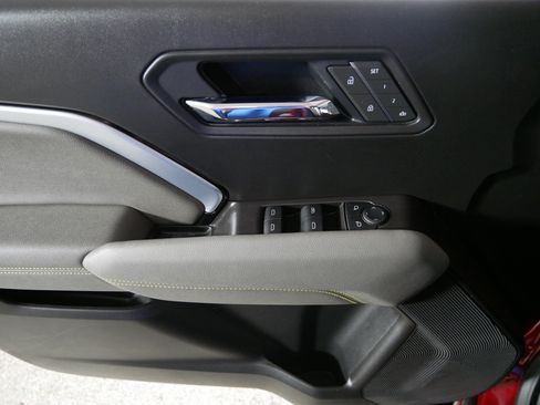 Used 2025 Chevrolet Colorado ZR2 w/ Technology Package AWD/4WD image 19