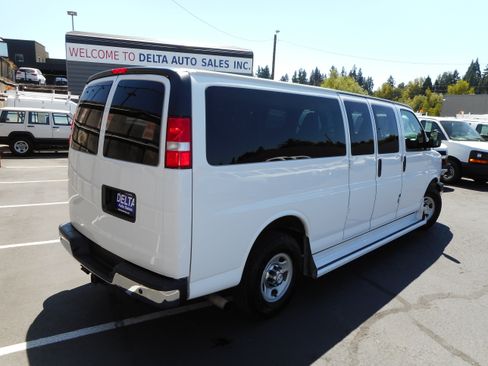 Used 2017 Chevrolet Express 3500 LT w/ LT Preferred Equipment Group RWD image 8