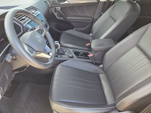 Used 2024 Volkswagen Tiguan SE AWD/4WD image 8